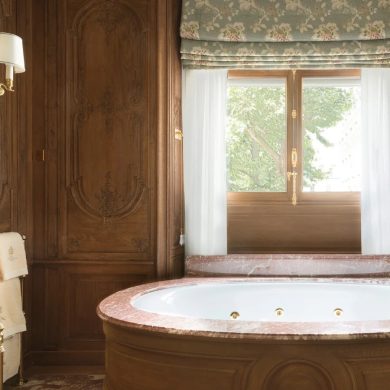 parisian bathroom decor