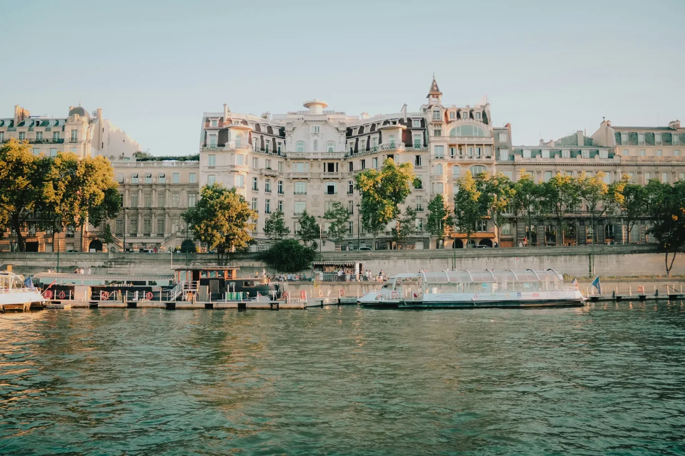 what to wear in Paris in summer