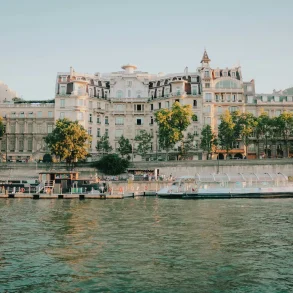 what to wear in Paris in summer