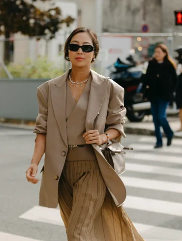 parisian work capsule wardrobe