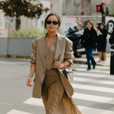 parisian work capsule wardrobe