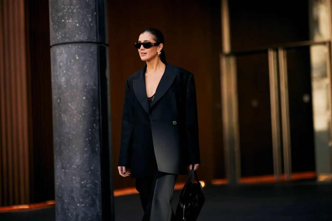 french style travel outfit