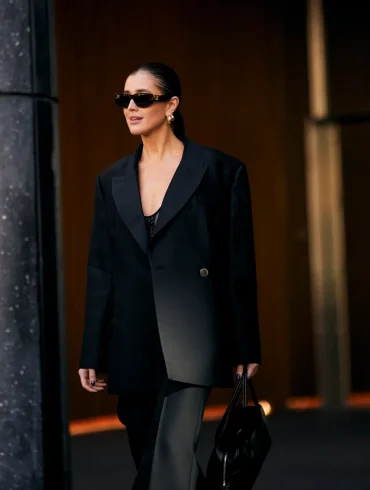 french style travel outfit