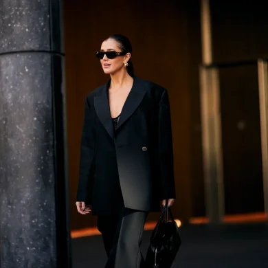 french style travel outfit